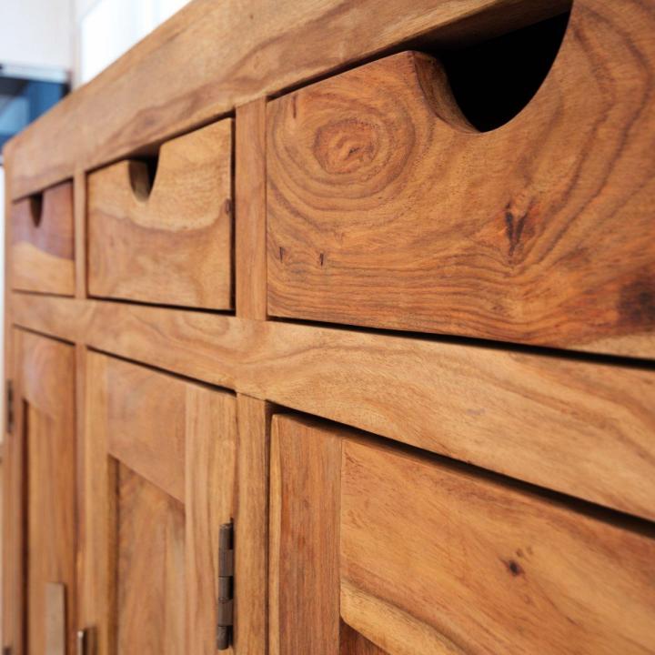 Nous fabriquons des meubles sur mesure.