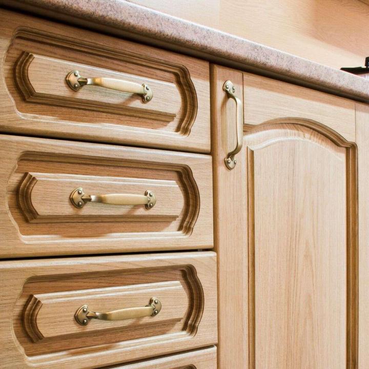 Nous fabriquons des meubles de cuisine.